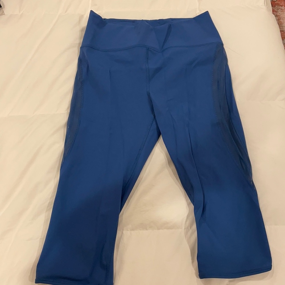Lululemon cropped blue tights with mesh